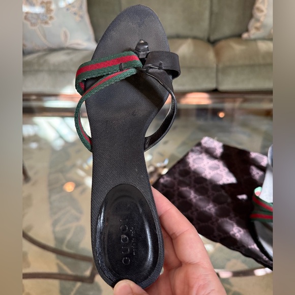 Vintage Gucci Women's Red & Green Ribbon & Leather Strap Kitten Heels | Size 6 - Picture 2 of 12